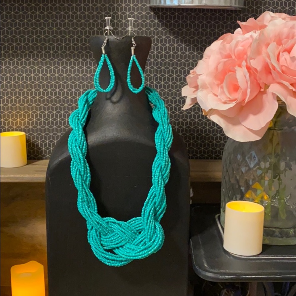 Earring and necklace set